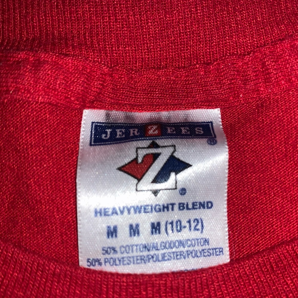red t-shirt - Picture 2 of 3